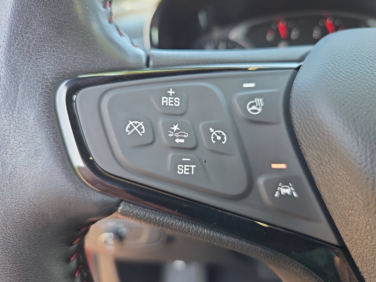 Used 2022 Chevrolet Equinox RS w/ Infotainment Package FWD image 29