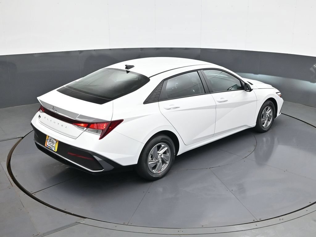 New 2026 Hyundai Elantra SE FWD image 17