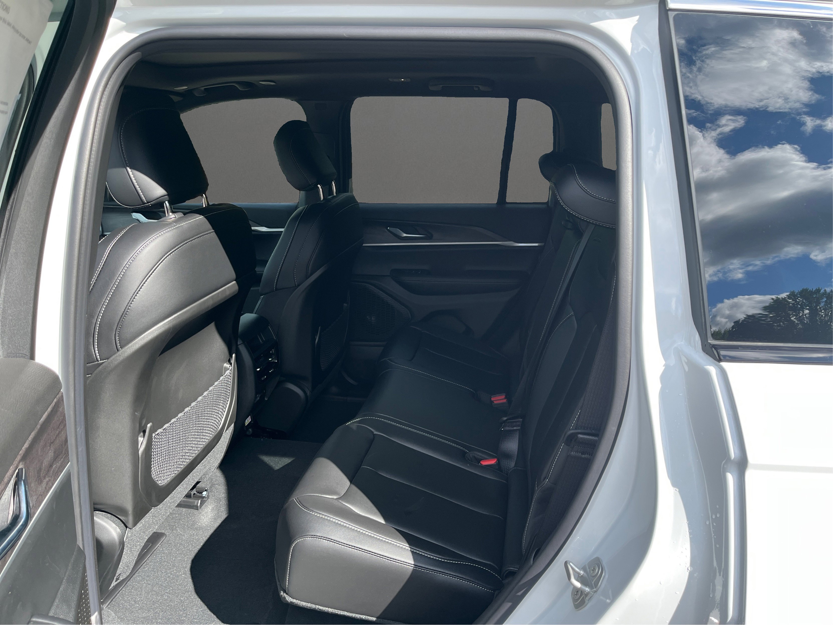 New 2025 Jeep Grand Cherokee Limited image 12