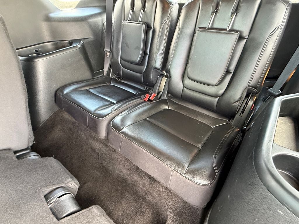 Used 2018 Ford Explorer XLT w/ Equipment Group 202A AWD/4WD image 14