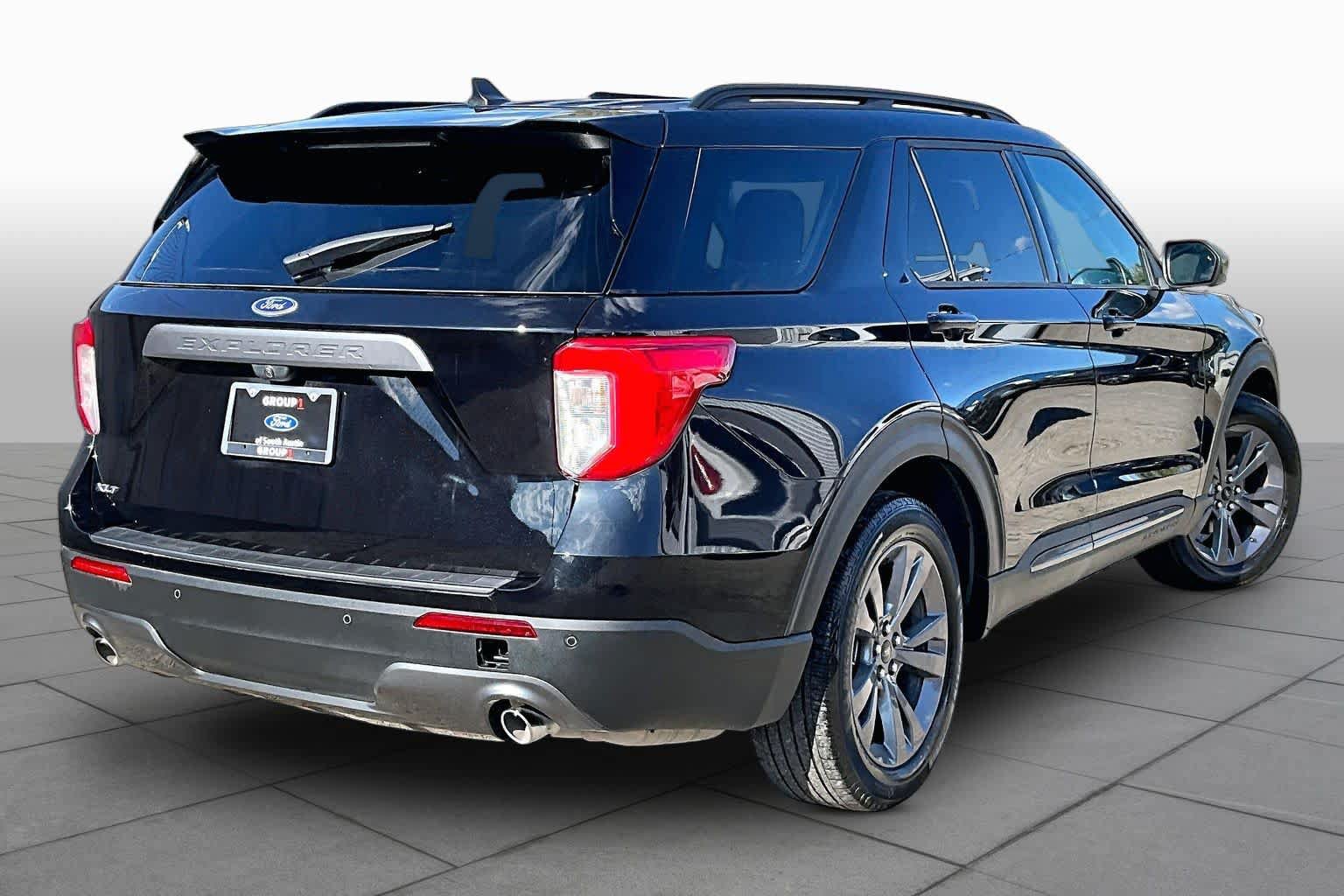 Certified 2024 Ford Explorer XLT w/ Equipment Group 202A RWD image 7
