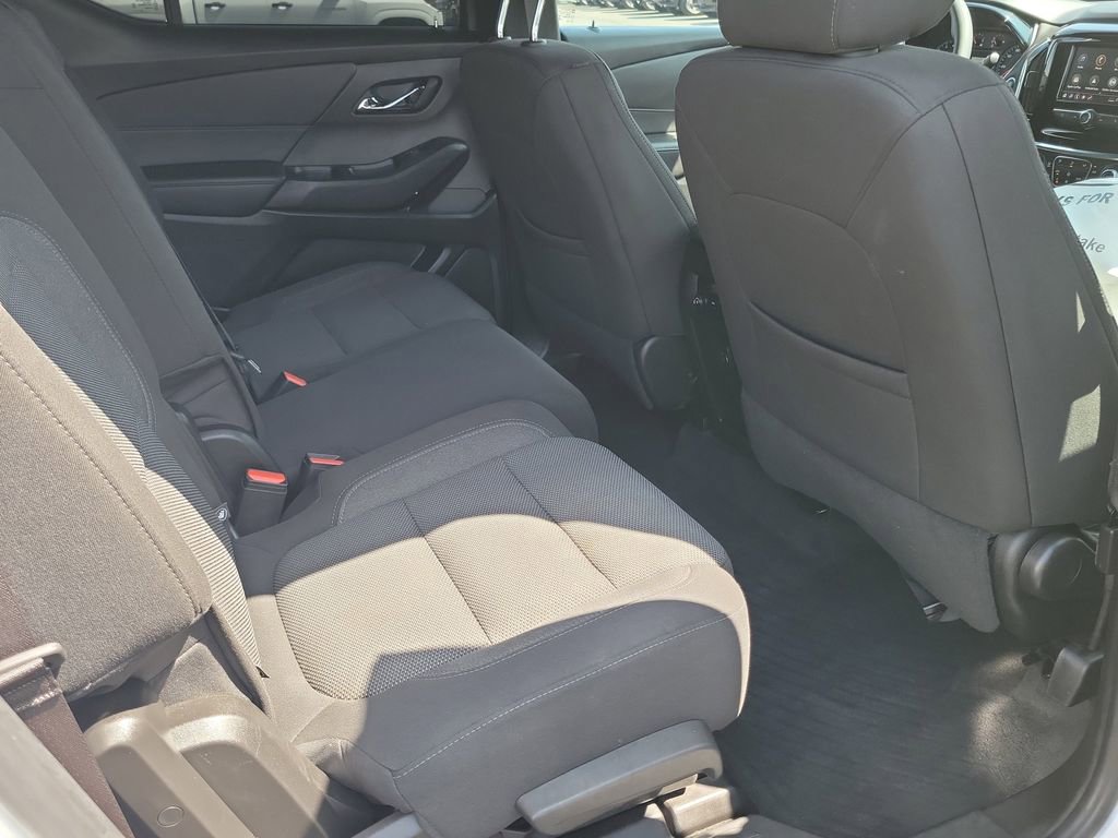 Used 2023 Chevrolet Traverse LT image 17