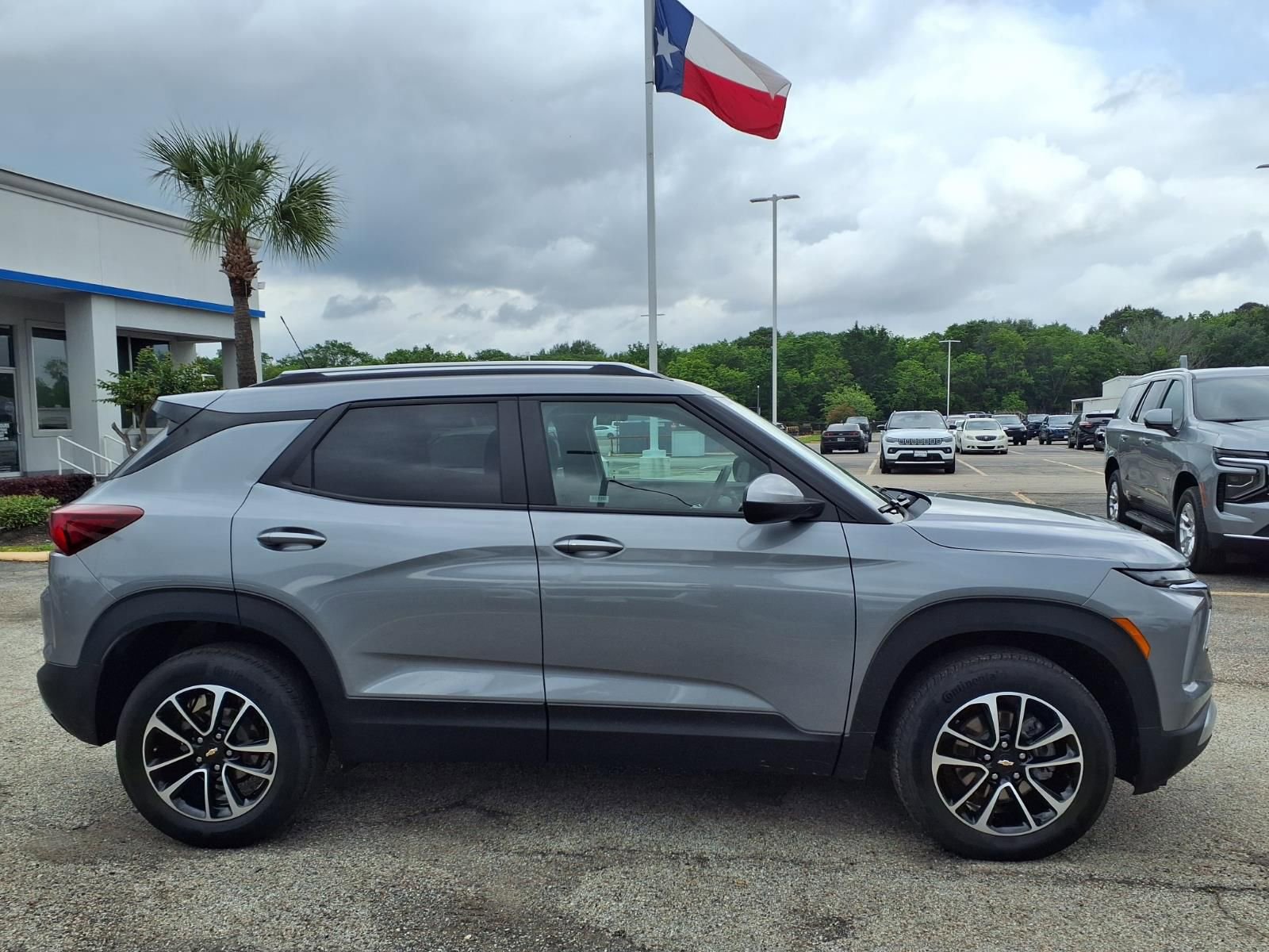 Used 2025 Chevrolet TrailBlazer LT AWD/4WD image 21