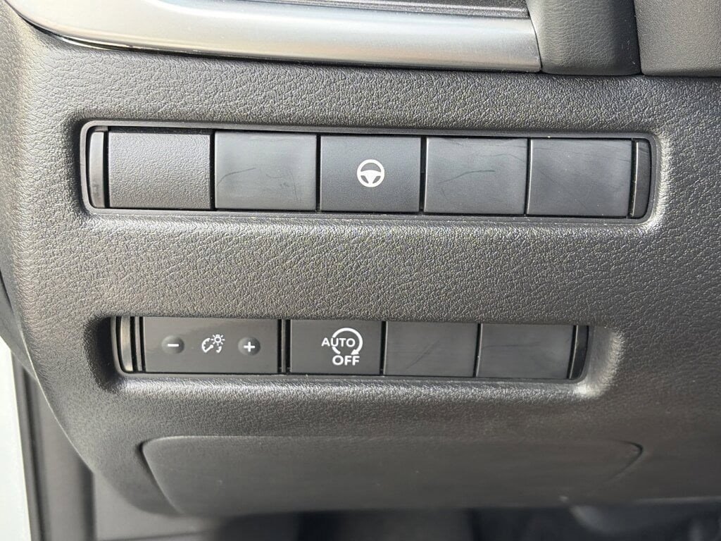 Used 2023 Nissan Rogue SV image 23