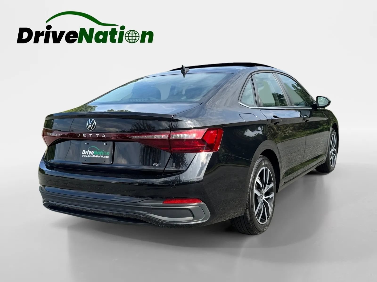 Used 2025 Volkswagen Jetta SE FWD image 5