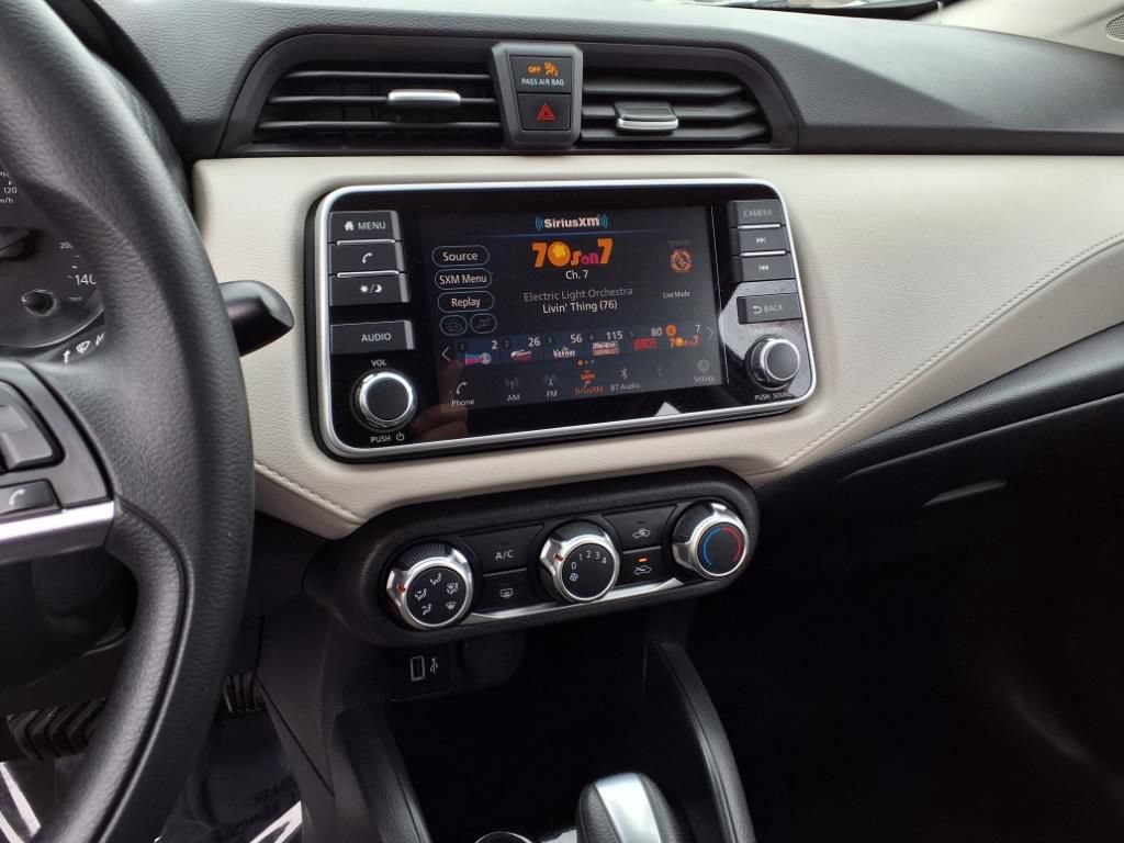 Used 2021 Nissan Versa SV FWD image 9