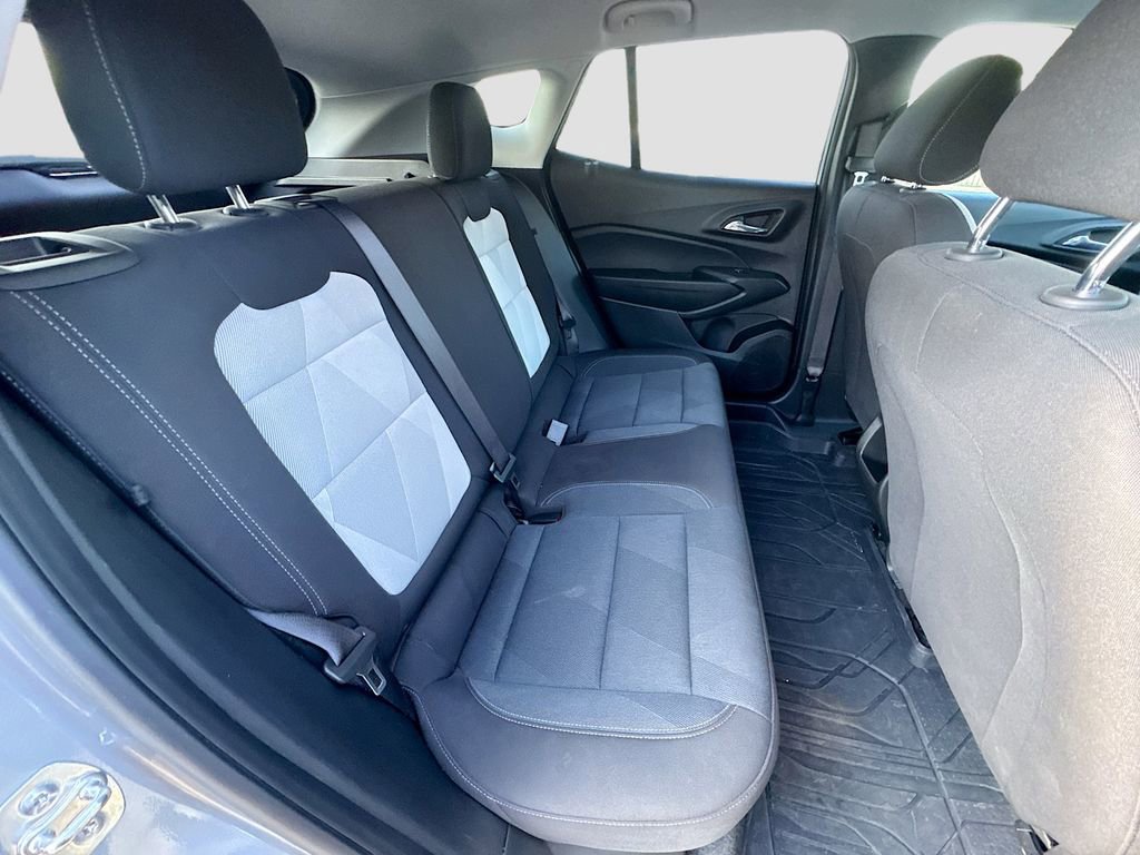 Used 2025 Chevrolet Trax LS w/ LS Convenience Package image 25