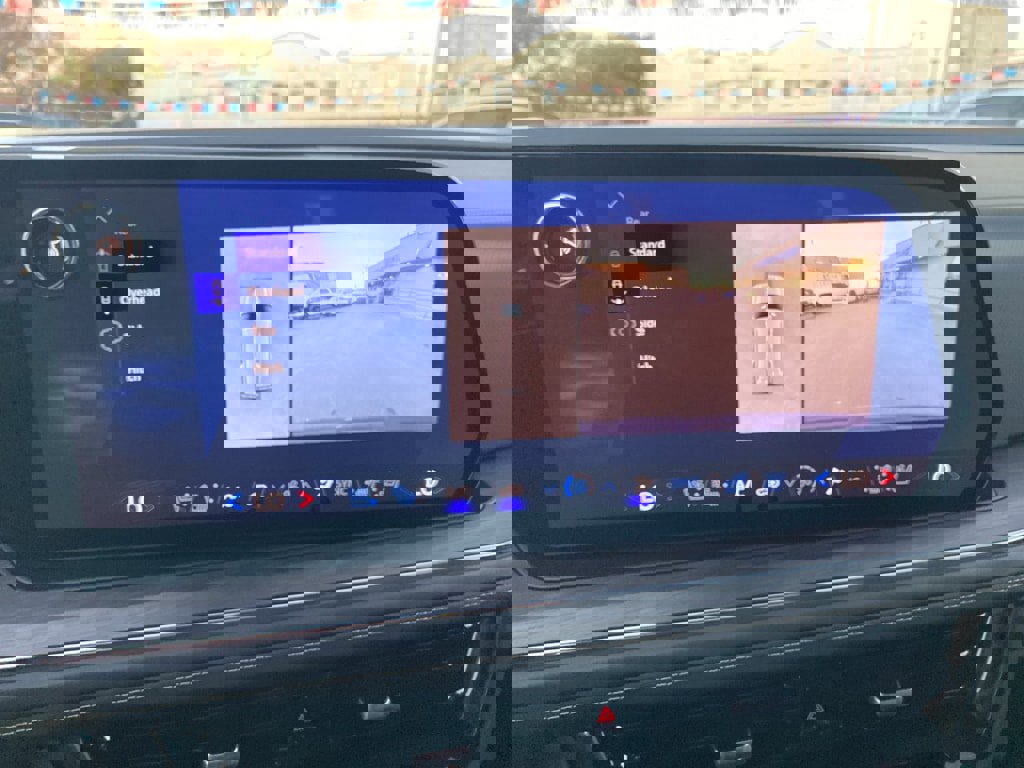 Used 2025 Chevrolet Suburban Premier image 31