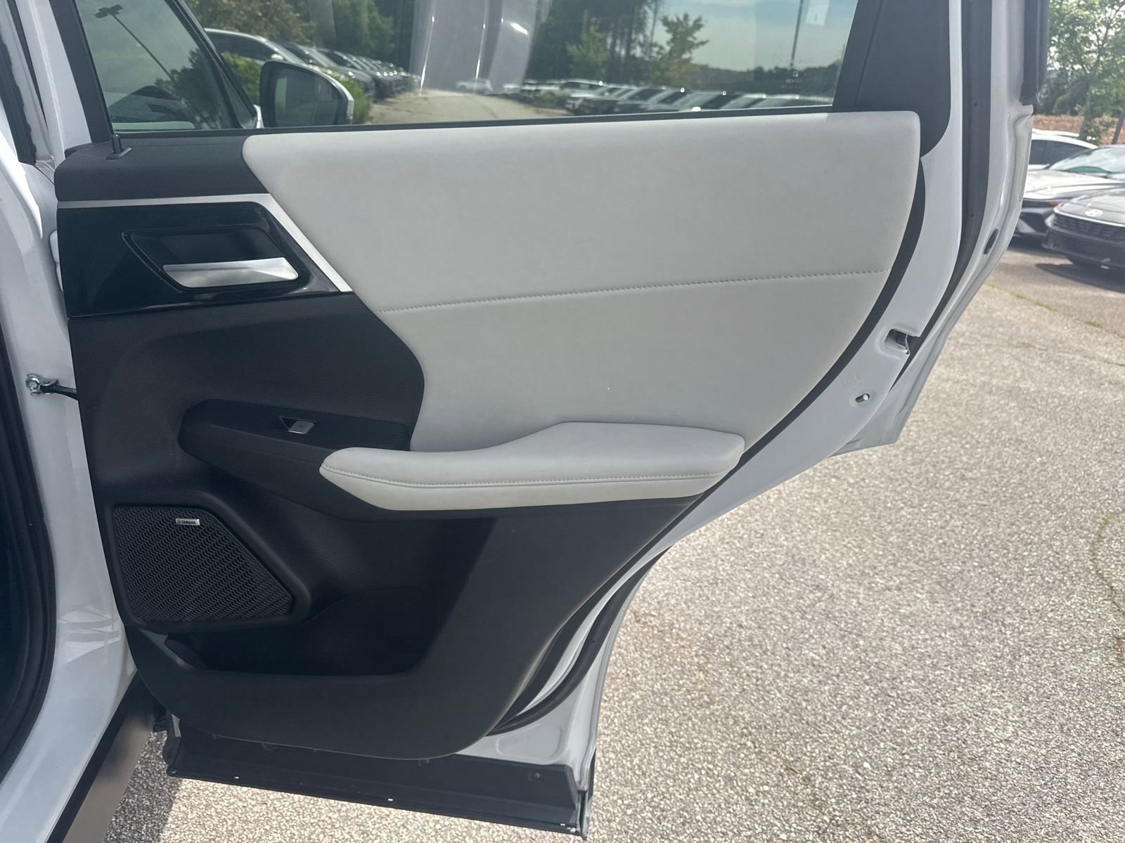 Used 2025 Mitsubishi Outlander SE FWD image 16