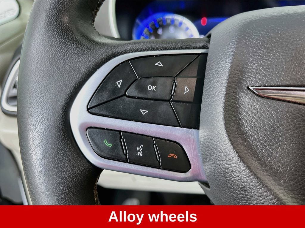 Used 2024 Chrysler Pacifica Touring-L FWD image 15
