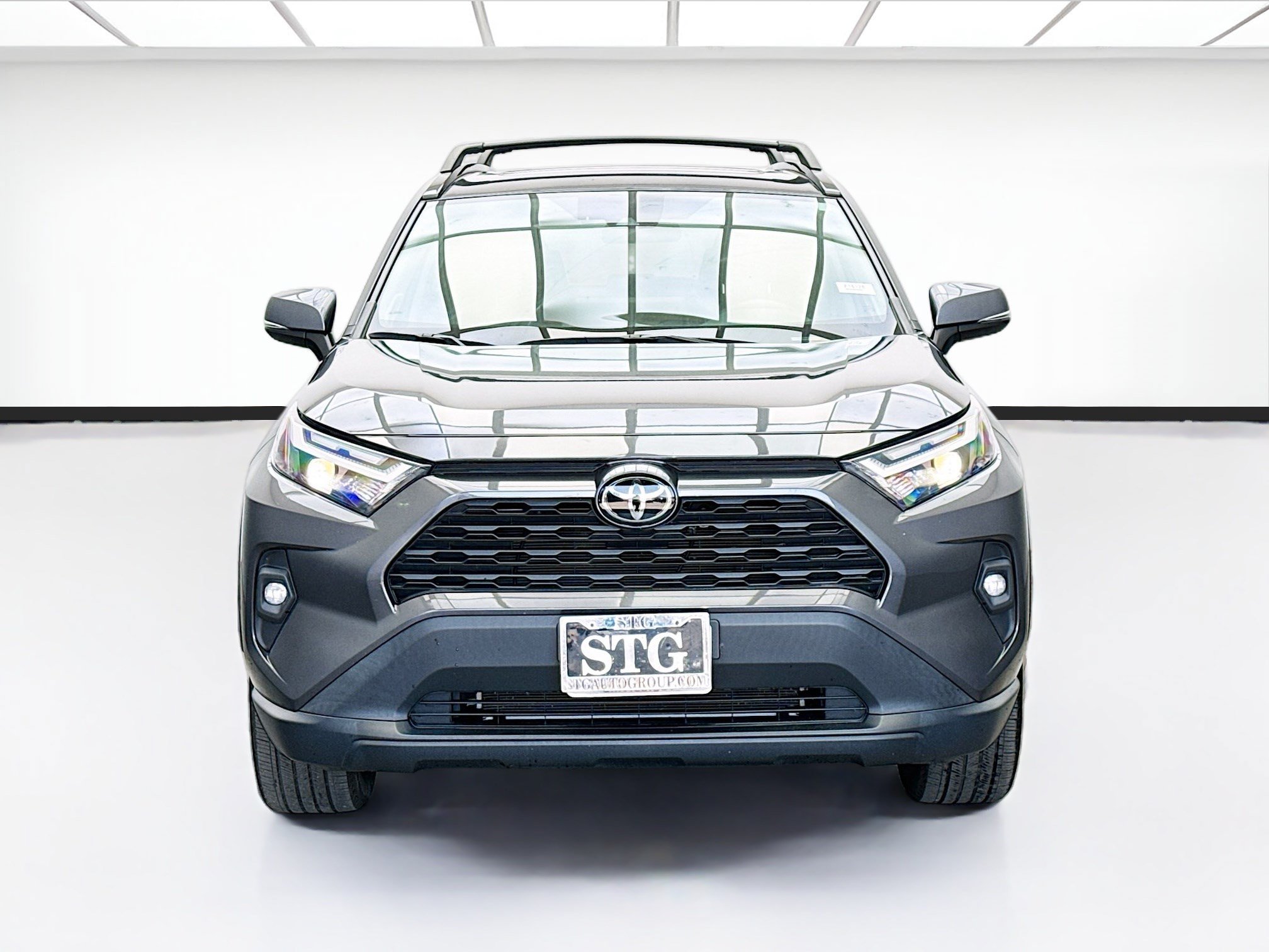 Used 2023 Toyota RAV4 XLE Premium FWD image 2