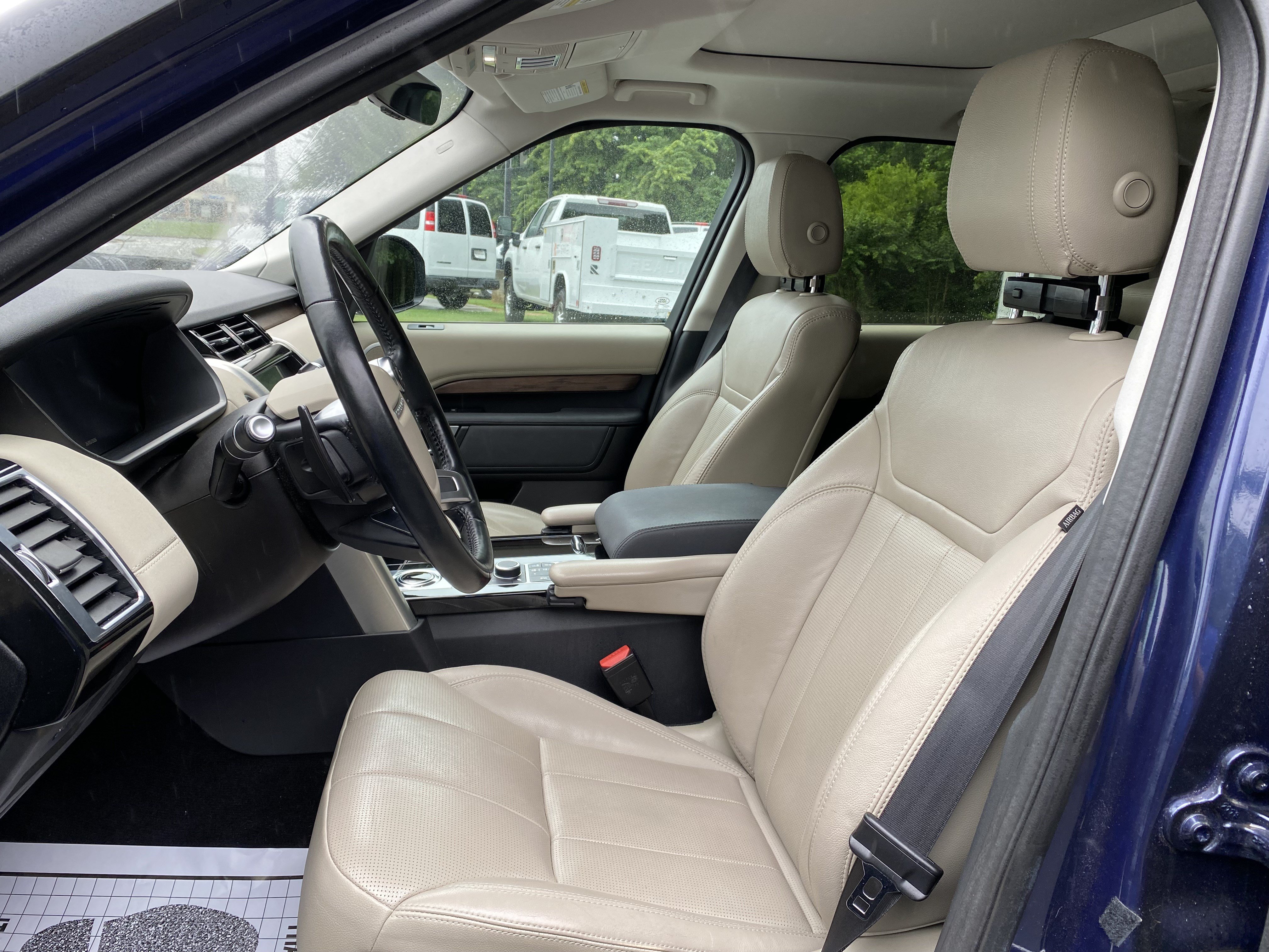 Used 2018 Land Rover Discovery HSE AWD/4WD image 14