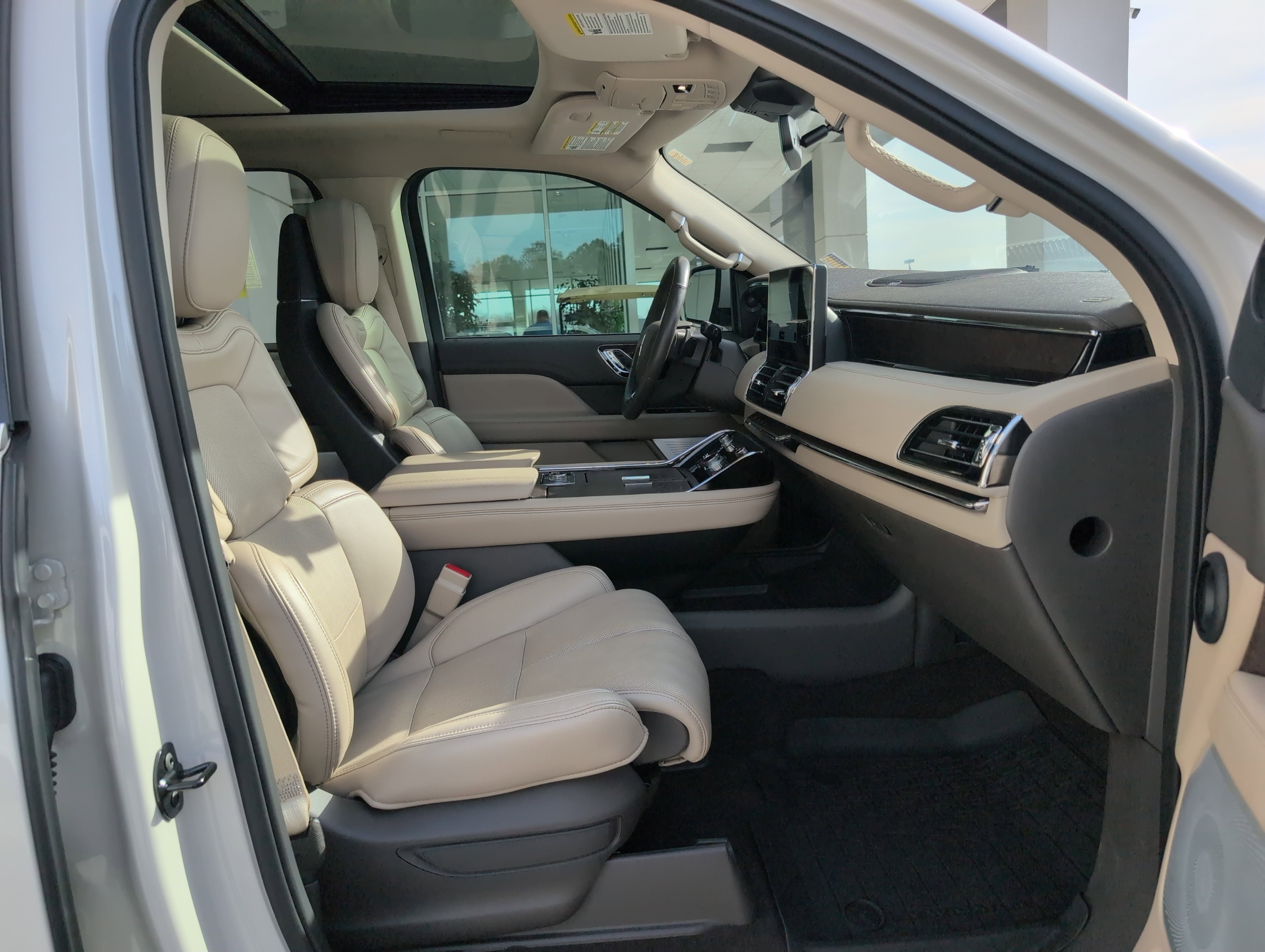 Used 2024 Lincoln Navigator L Reserve image 38