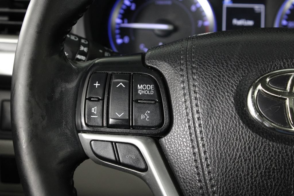 Used 2019 Toyota Highlander XLE AWD/4WD image 27