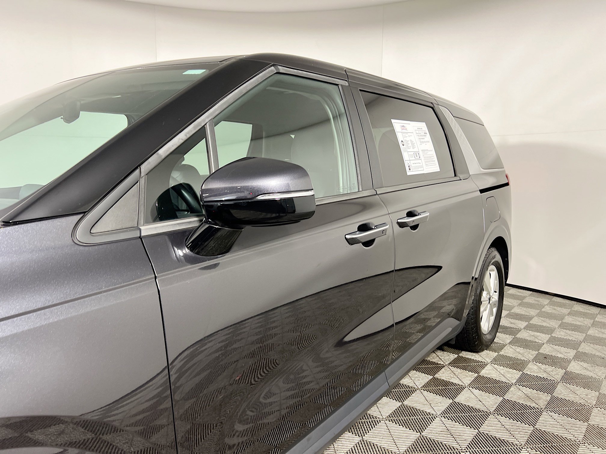 Used 2024 Kia Carnival LX image 13