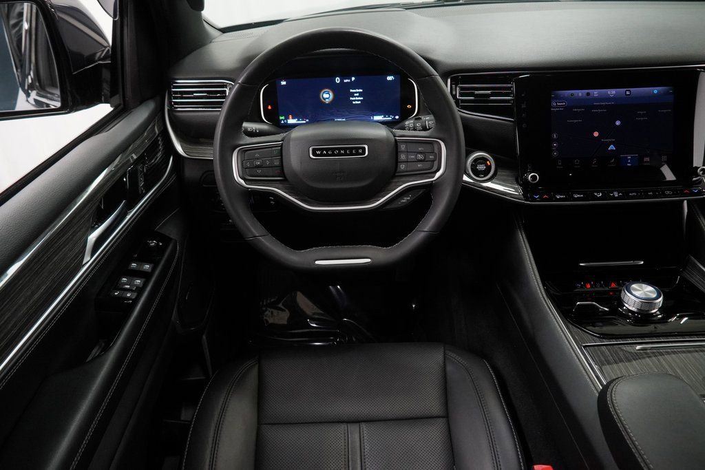 Certified 2022 Jeep Wagoneer Series III w/ Flexible Seating Group image 23