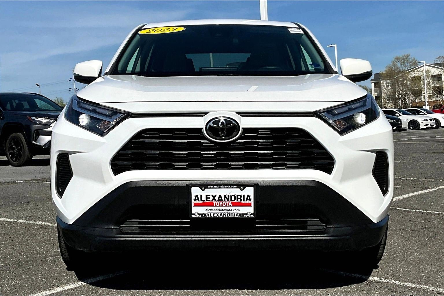 Used 2023 Toyota RAV4 LE AWD/4WD image 3