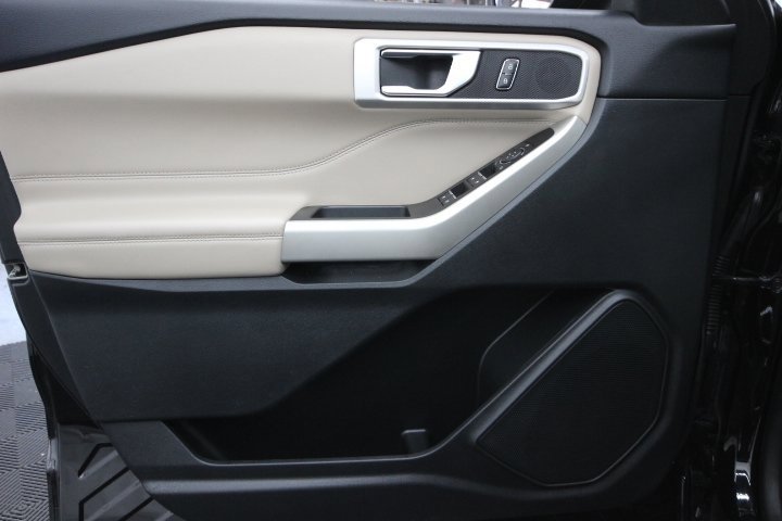 Used 2022 Ford Explorer XLT w/ Equipment Group 202A image 11