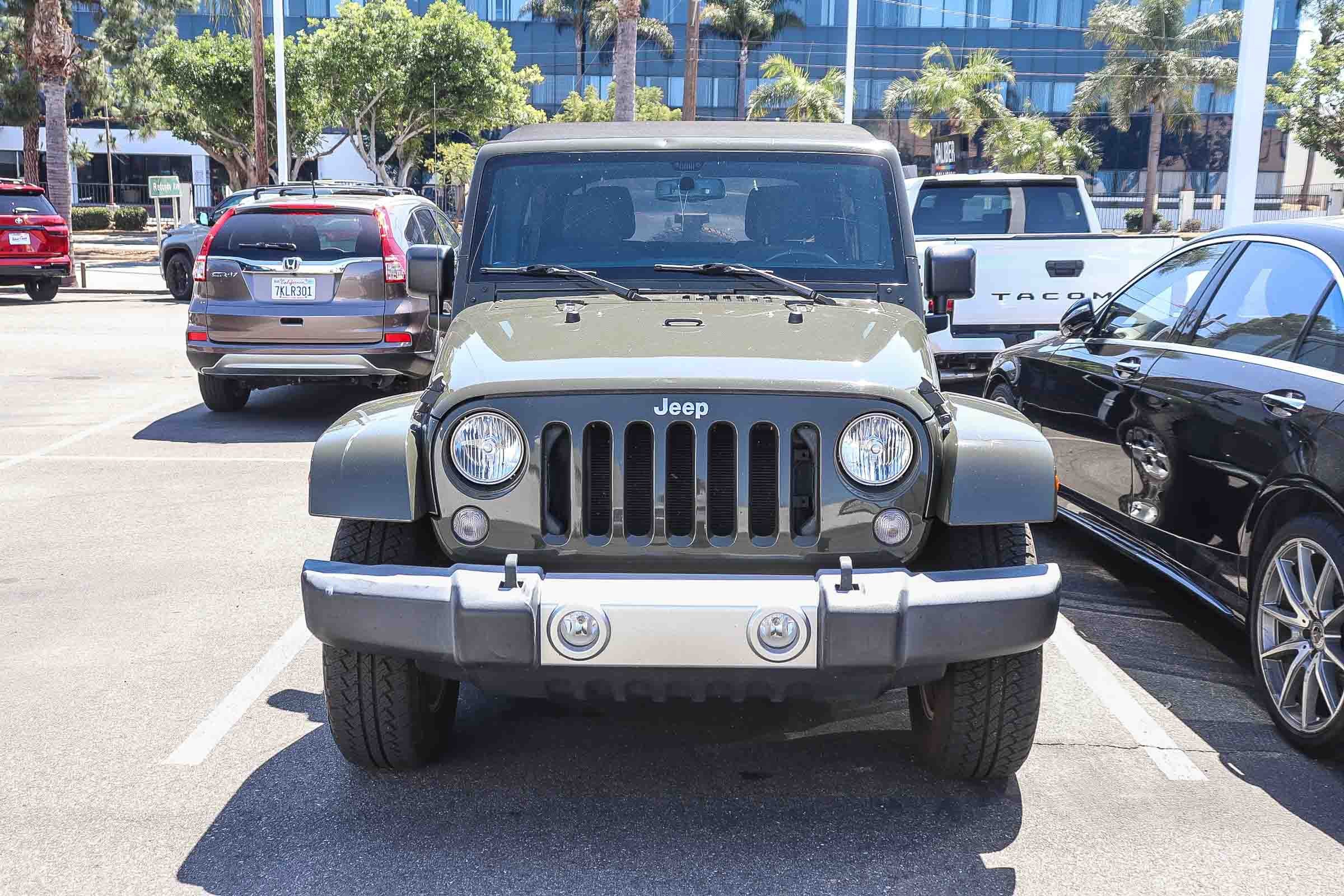 Used 2015 Jeep Wrangler Unlimited Sahara w/ Connectivity Group image 2