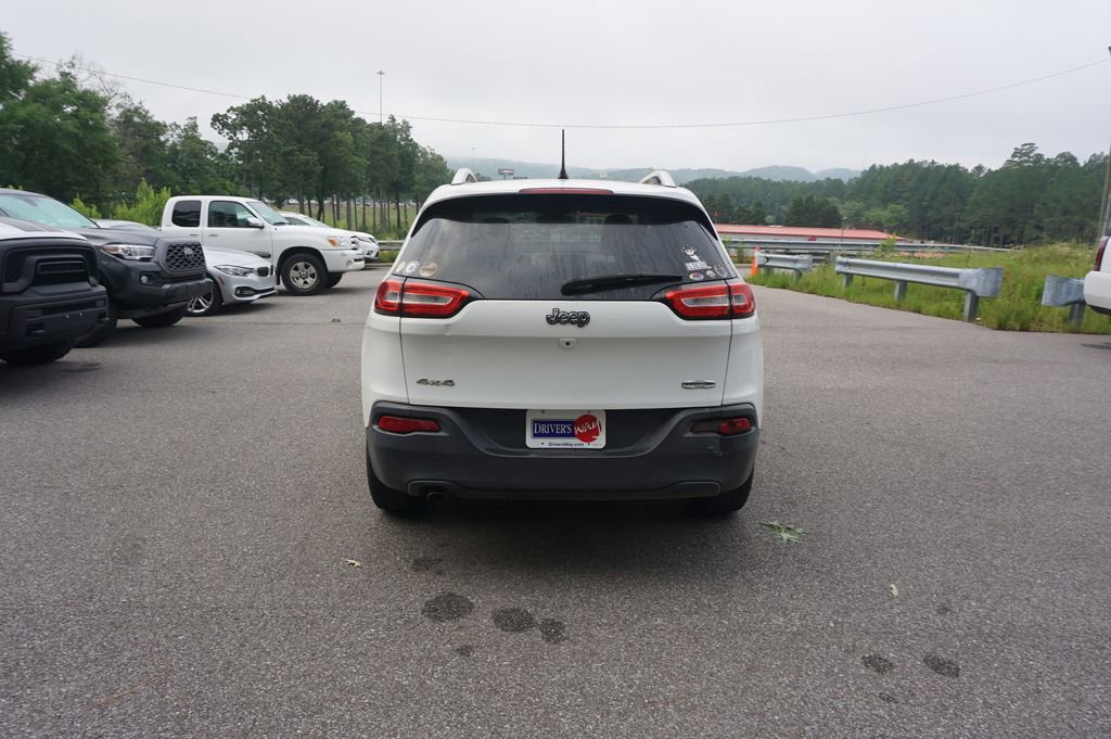 Used 2015 Jeep Cherokee Latitude AWD/4WD image 17