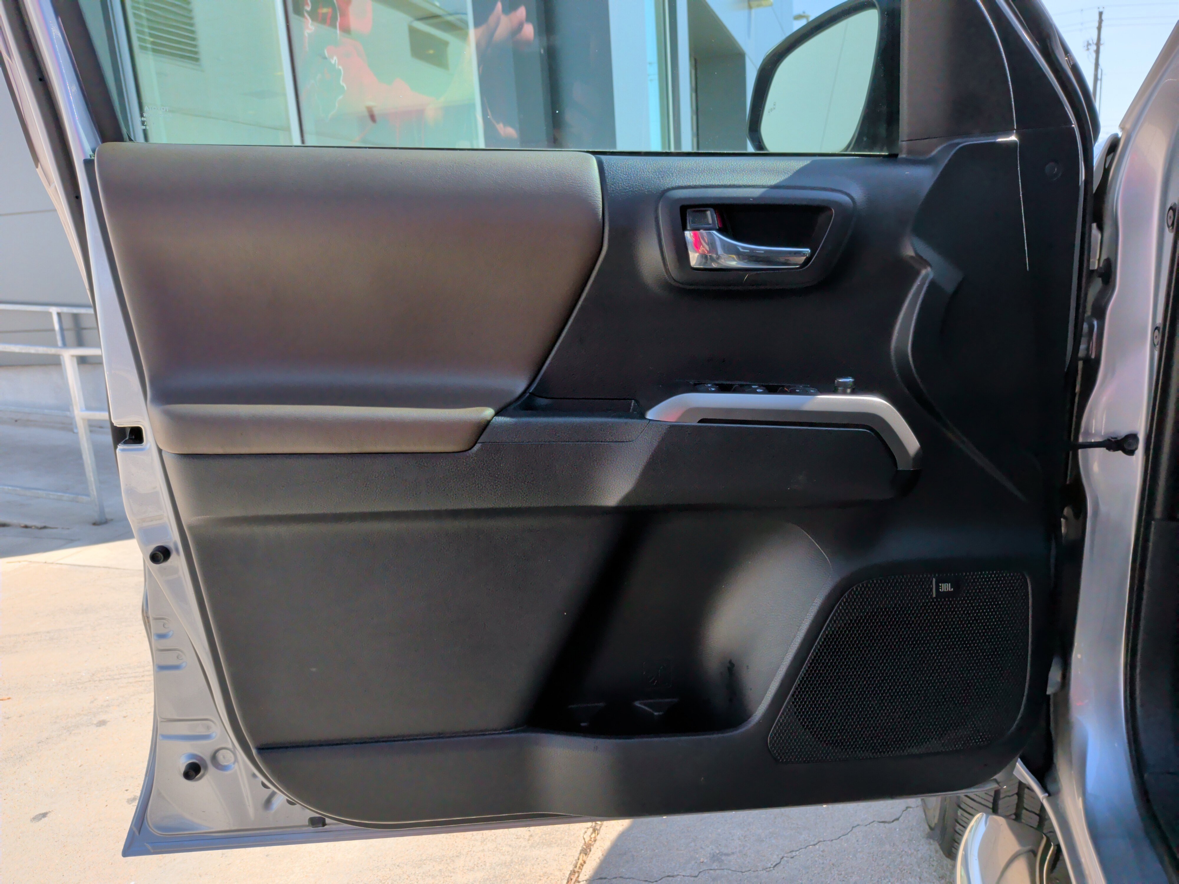 Used 2018 Toyota Tacoma Limited image 14