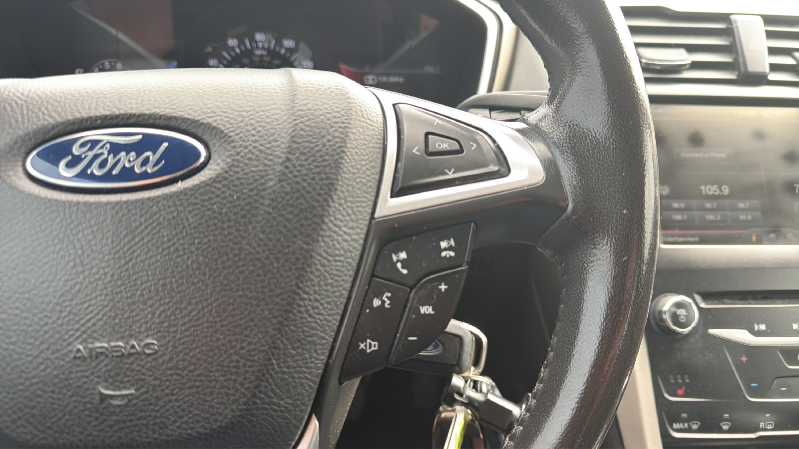 Used 2014 Ford Fusion SE w/ Equipment Group 202A FWD image 16
