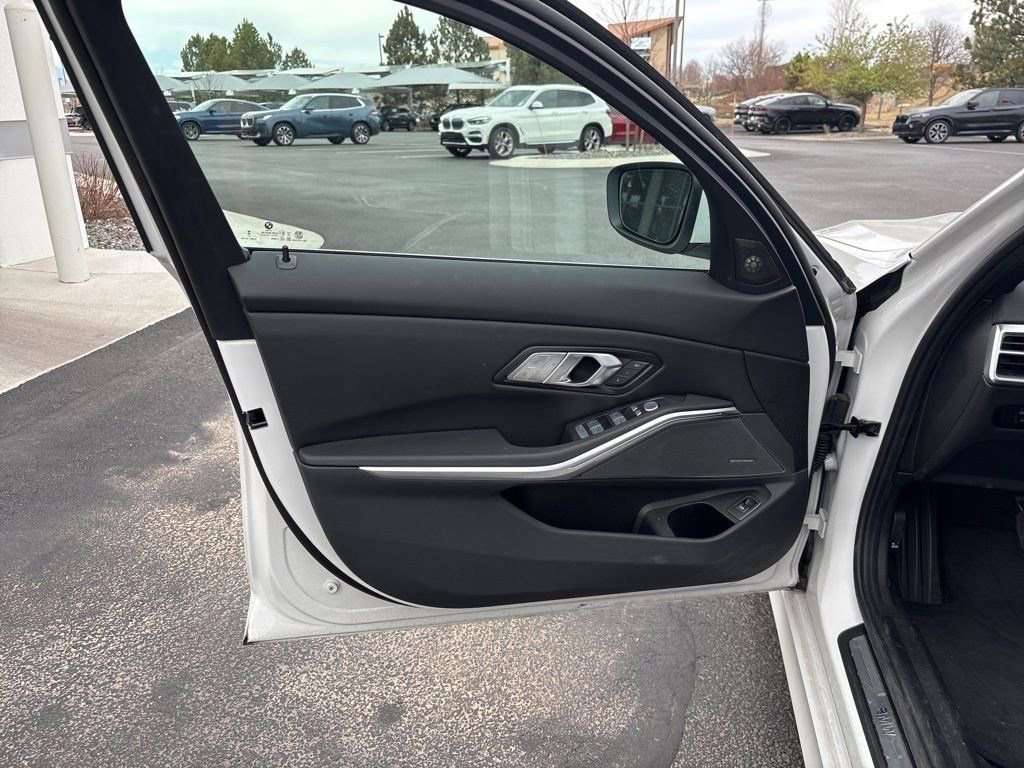 Used 2025 BMW 330i xDrive Sedan image 9