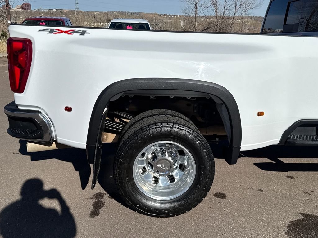 Used 2024 Chevrolet Silverado 3500 LTZ w/ LTZ Convenience Package image 30