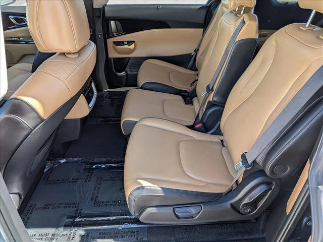 Used 2024 Kia Carnival EX FWD image 18