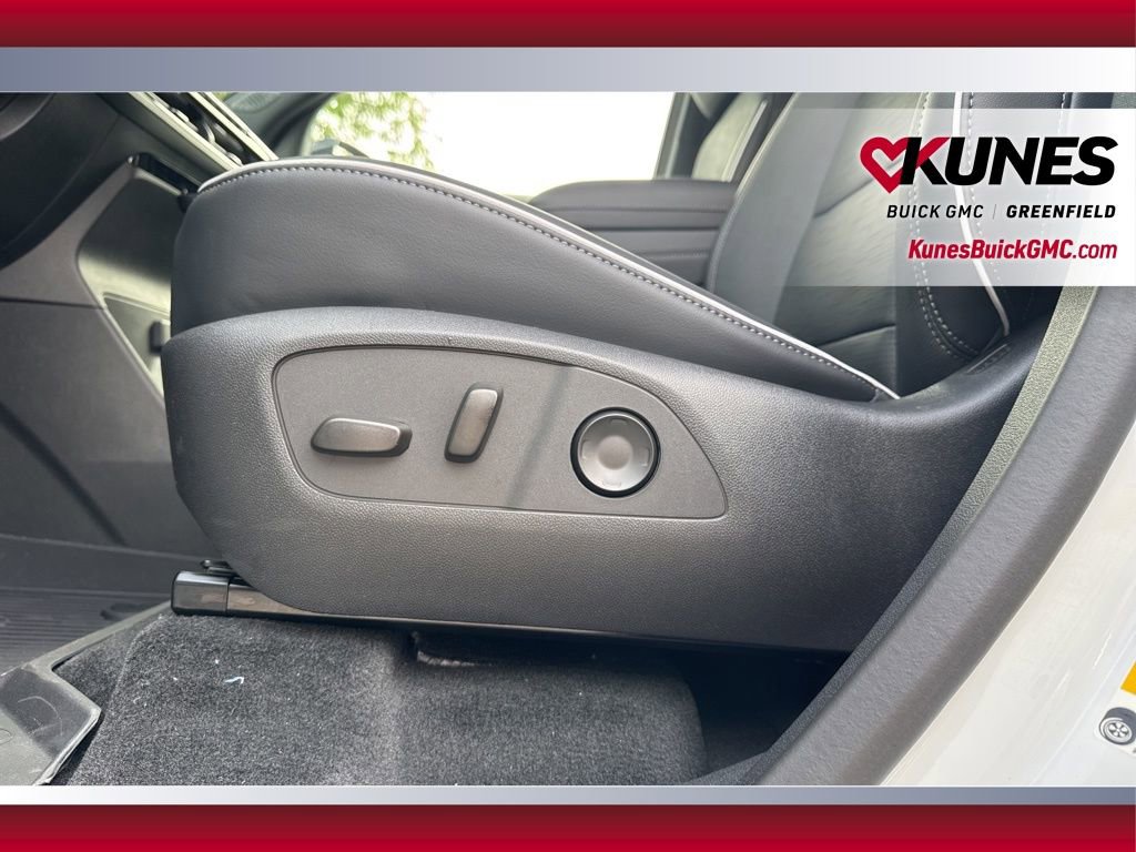 New 2026 Buick Enclave Sport Touring w/ LPO, Floor Liner Package image 17