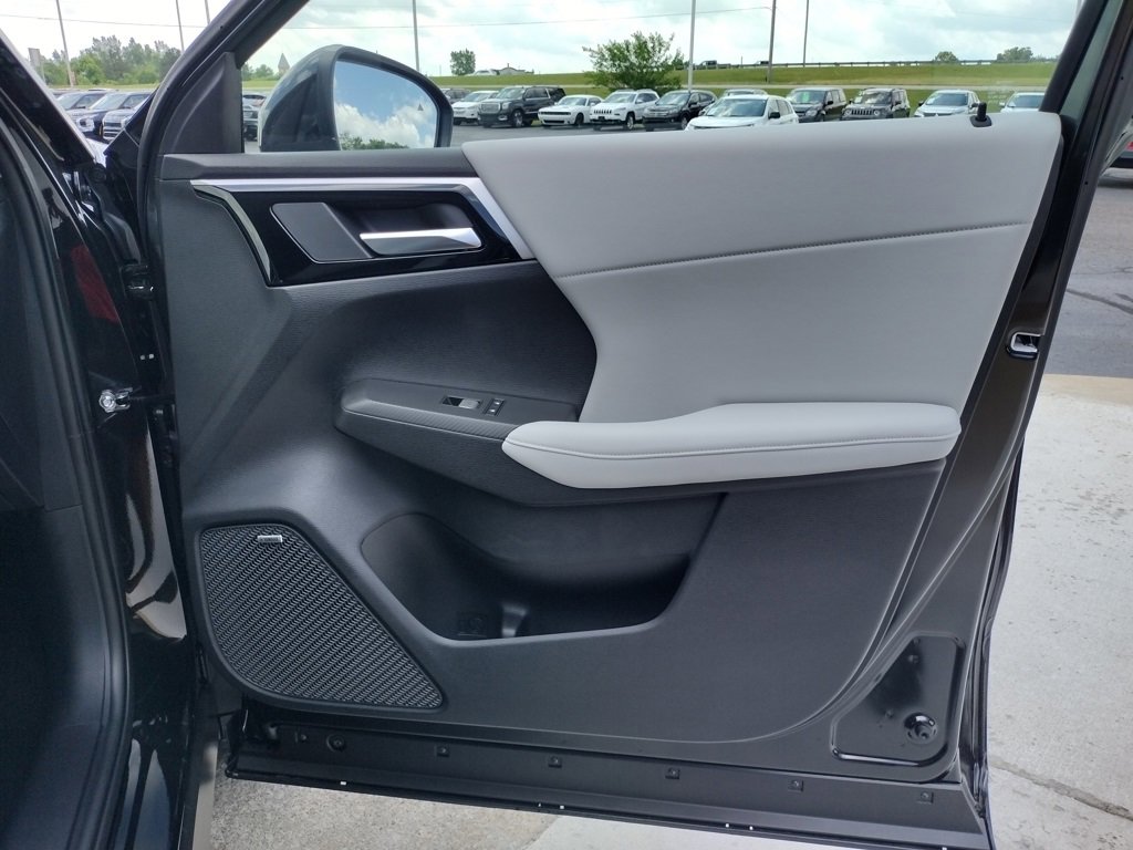 New 2025 Mitsubishi Outlander SE image 31