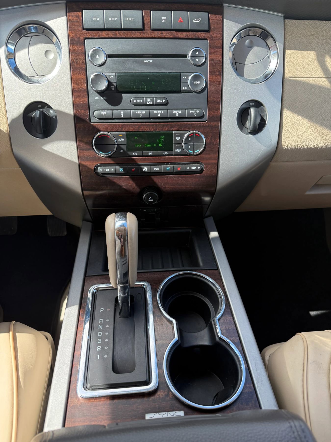 Used 2014 Ford Expedition EL XLT w/ Equipment Group 202A AWD/4WD image 21