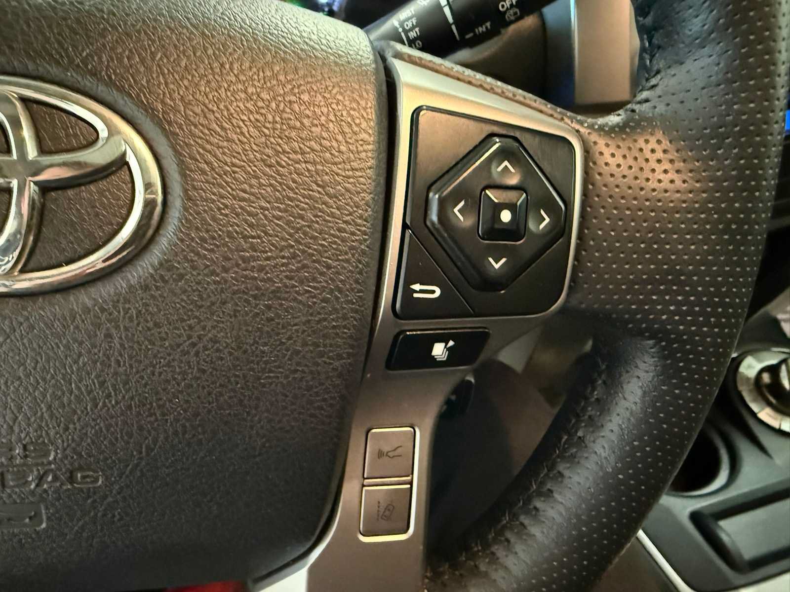 Used 2023 Toyota 4Runner Limited AWD/4WD image 31