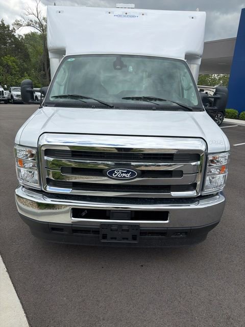 New 2027 Ford E-350 and Econoline 350 Super Duty w/ Power Equipment Group RWD image 8