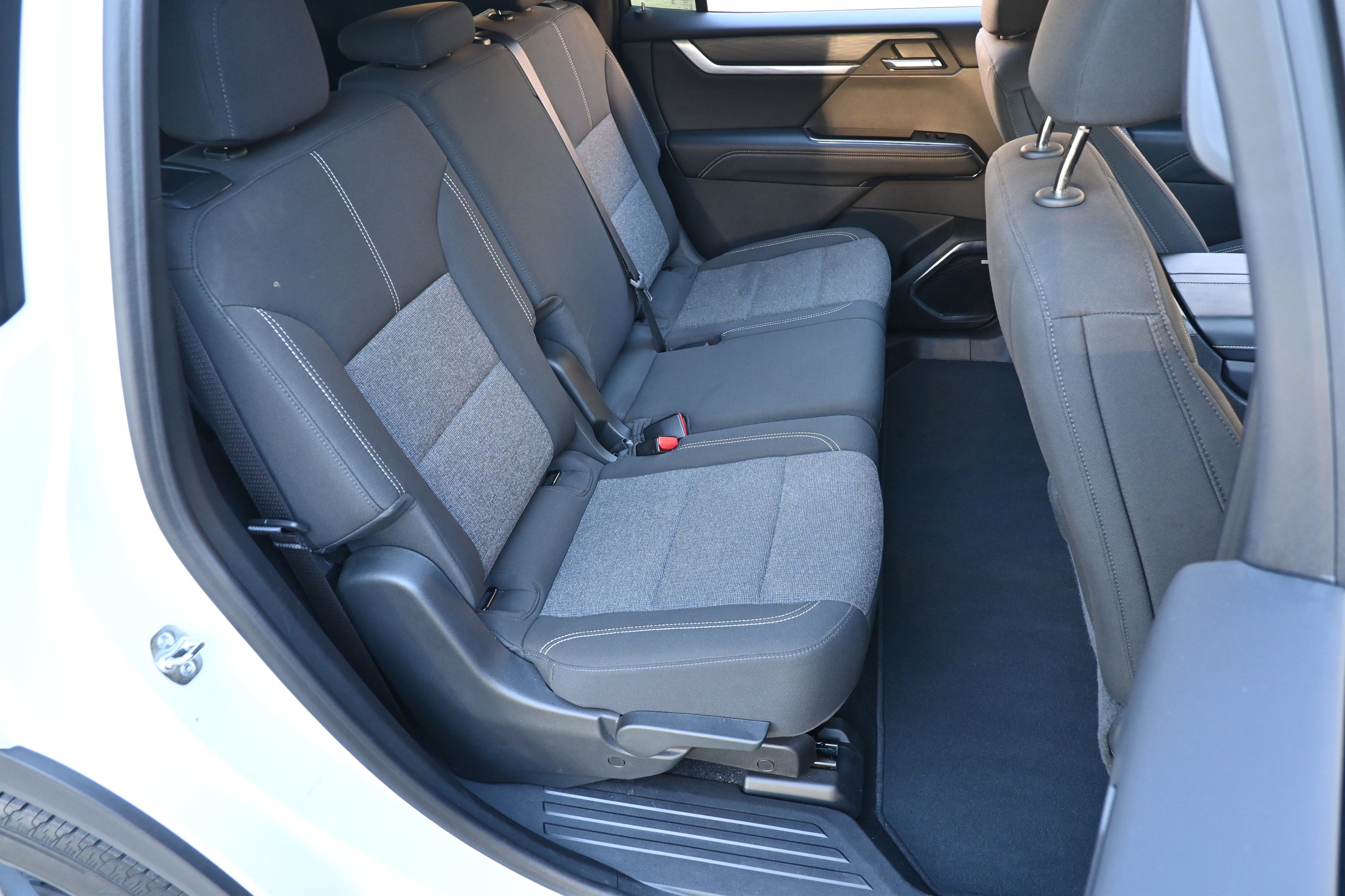 Used 2025 GMC Acadia Elevation image 21