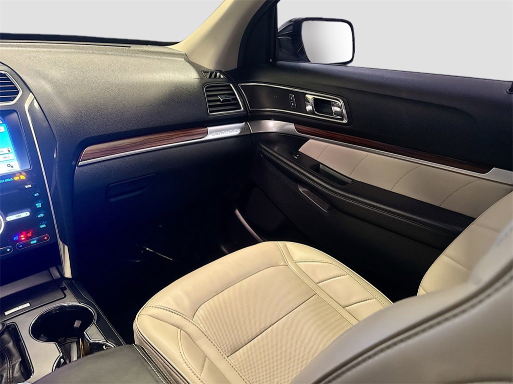 Used 2019 Ford Explorer Limited w/ Limited Luxury Package image 28