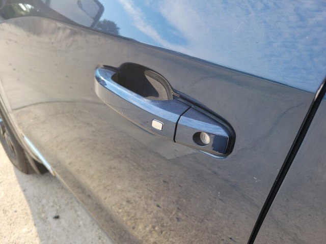 Used 2020 GMC Sierra 1500 Elevation w/ Elevation Value Package image 9