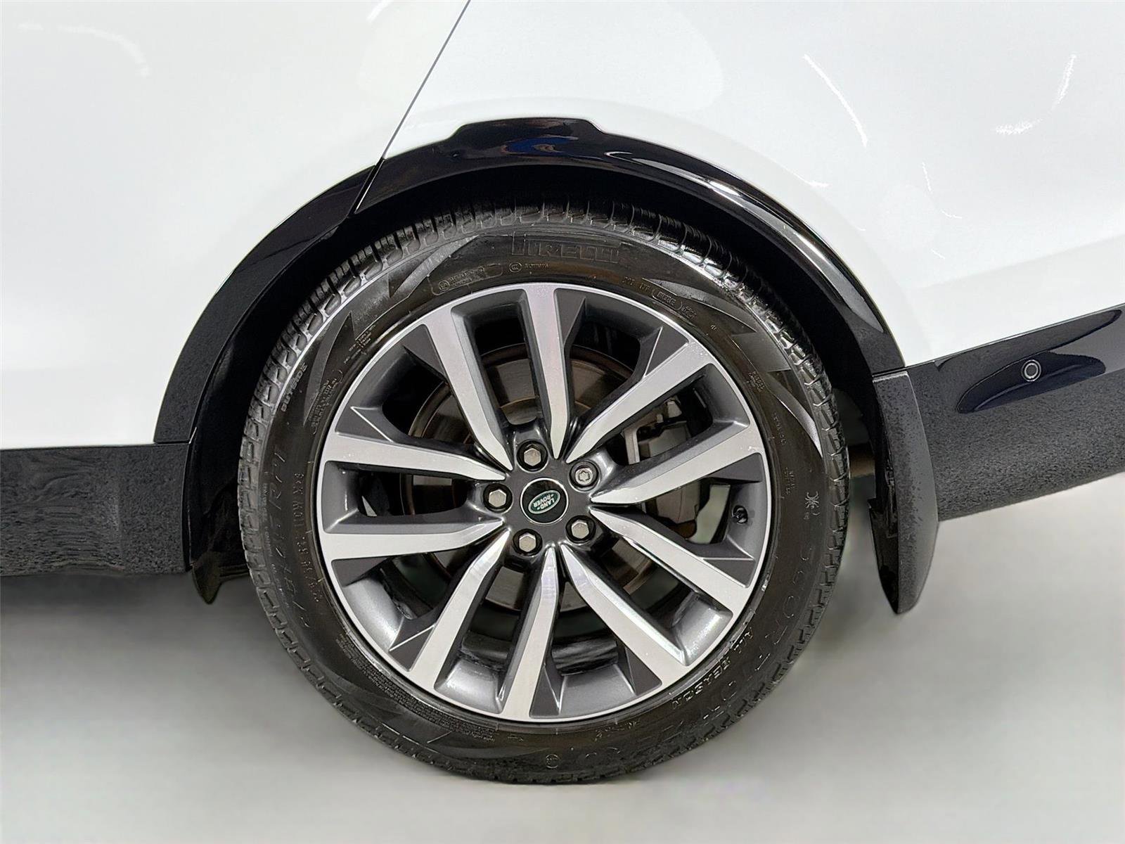 Certified 2024 Land Rover Discovery Dynamic SE AWD/4WD image 33