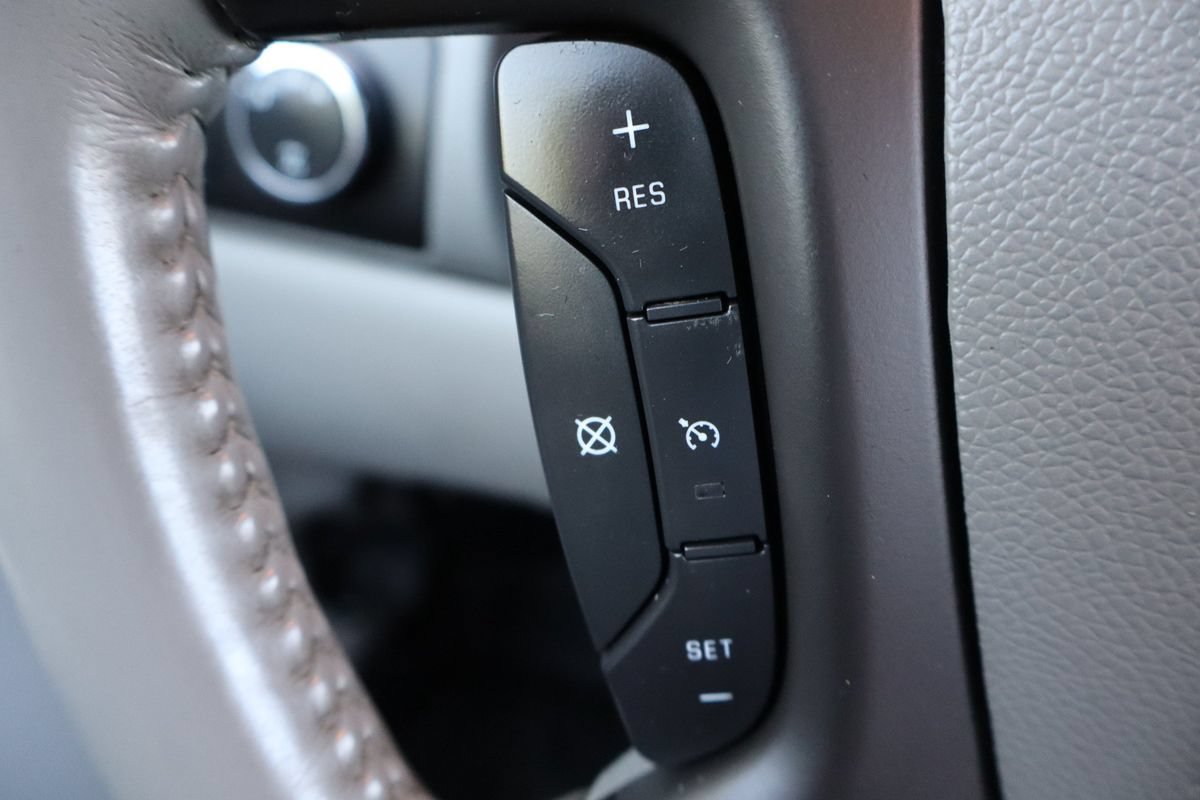 Used 2008 Chevrolet Suburban LT w/ LT Preferred Equipment Group AWD/4WD image 31