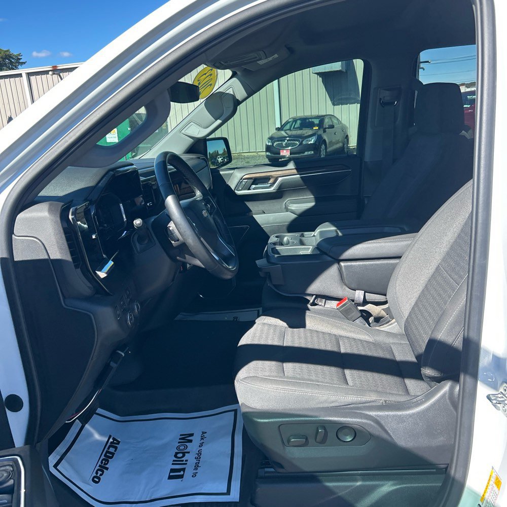 Used 2023 Chevrolet Silverado 1500 LT AWD/4WD image 9