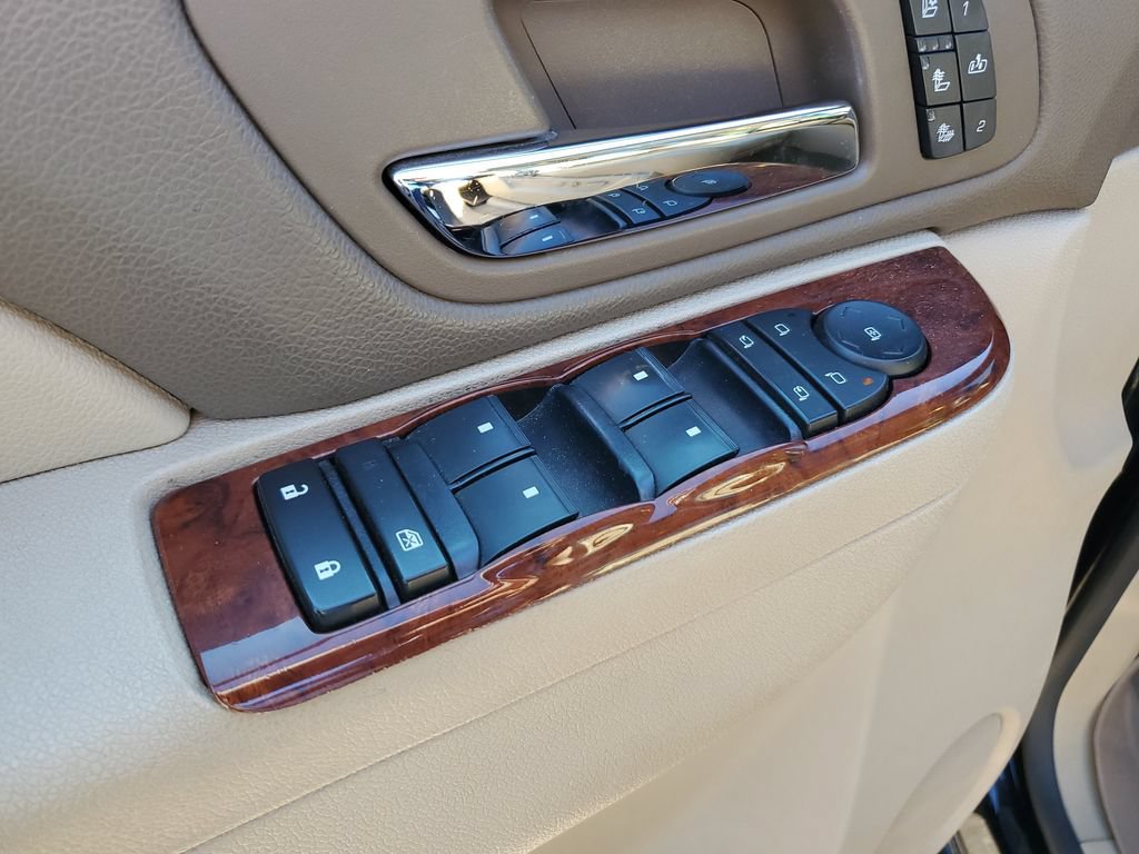 Used 2014 Chevrolet Suburban LTZ AWD/4WD image 17