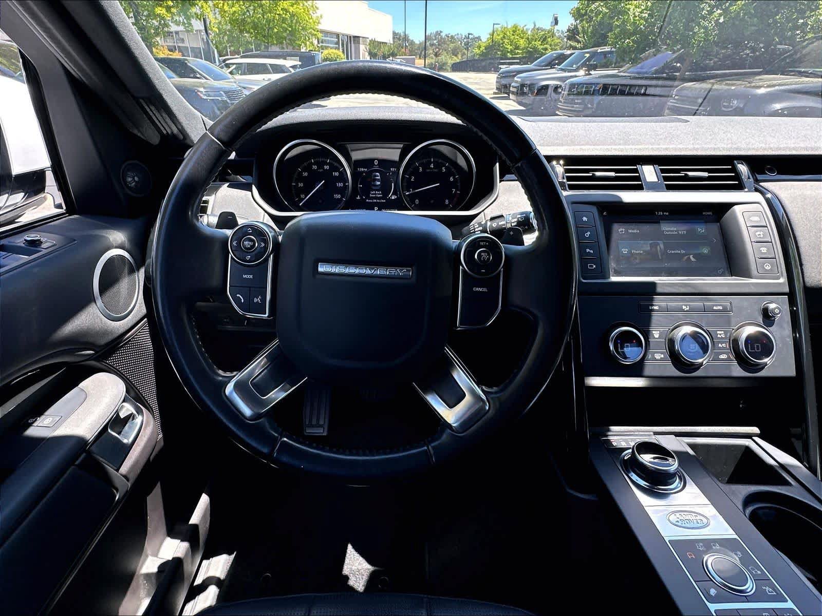 Used 2017 Land Rover Discovery SE AWD/4WD image 5