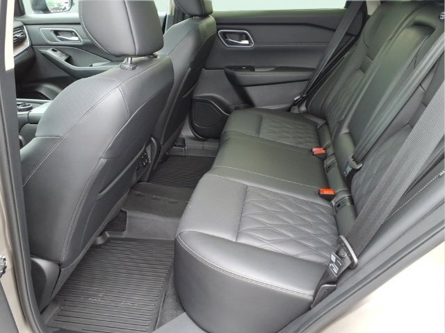 Used 2025 Nissan Rogue Platinum w/ Platinum Premium Package AWD/4WD image 16