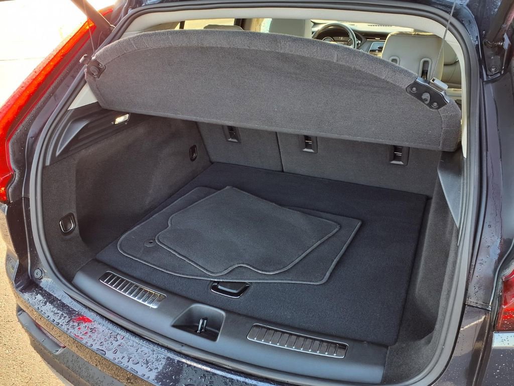 Used 2023 Cadillac XT4 Premium Luxury w/ Cold Weather Package AWD/4WD image 32