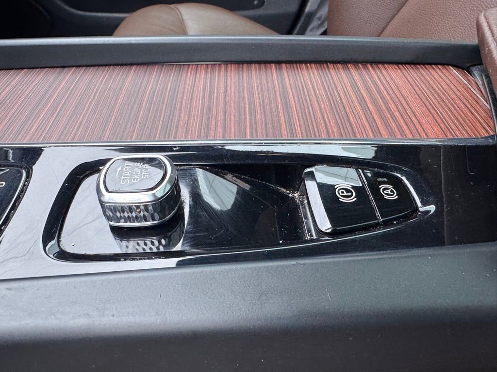 Used 2023 Volvo XC60 B5 Plus AWD/4WD image 21