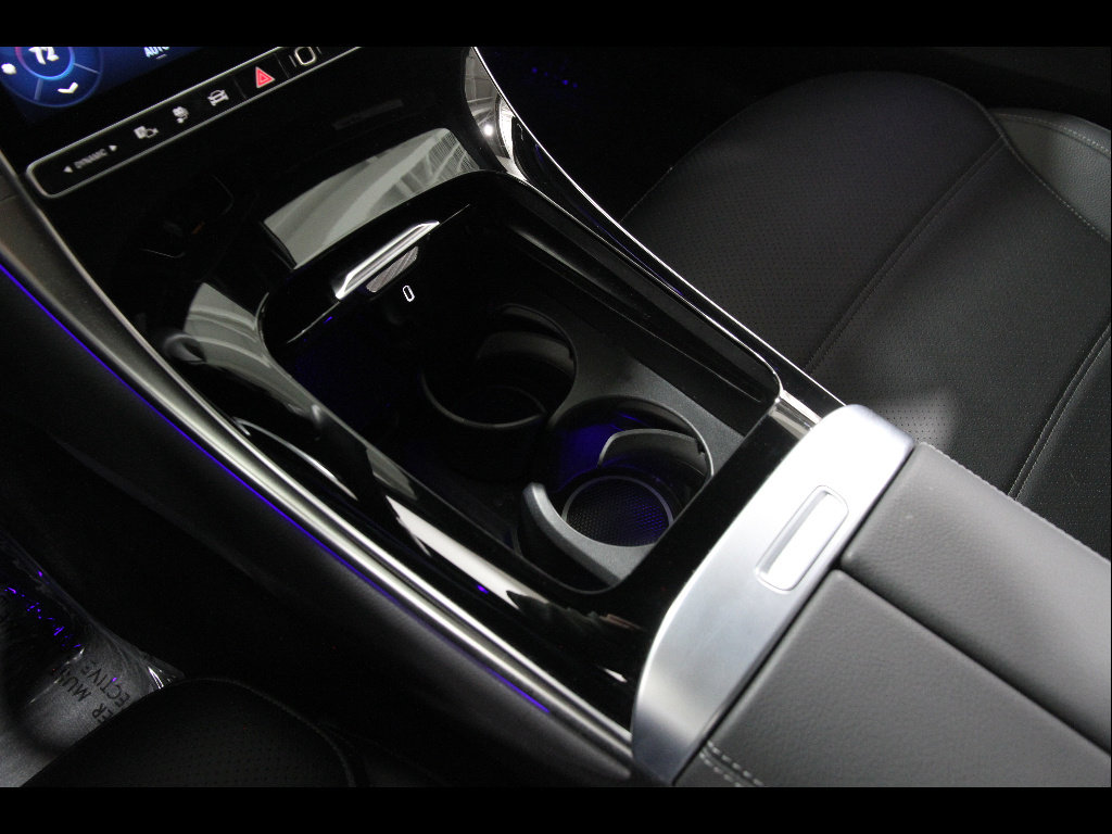 Used 2025 Mercedes-Benz GLC 350e 4MATIC image 17