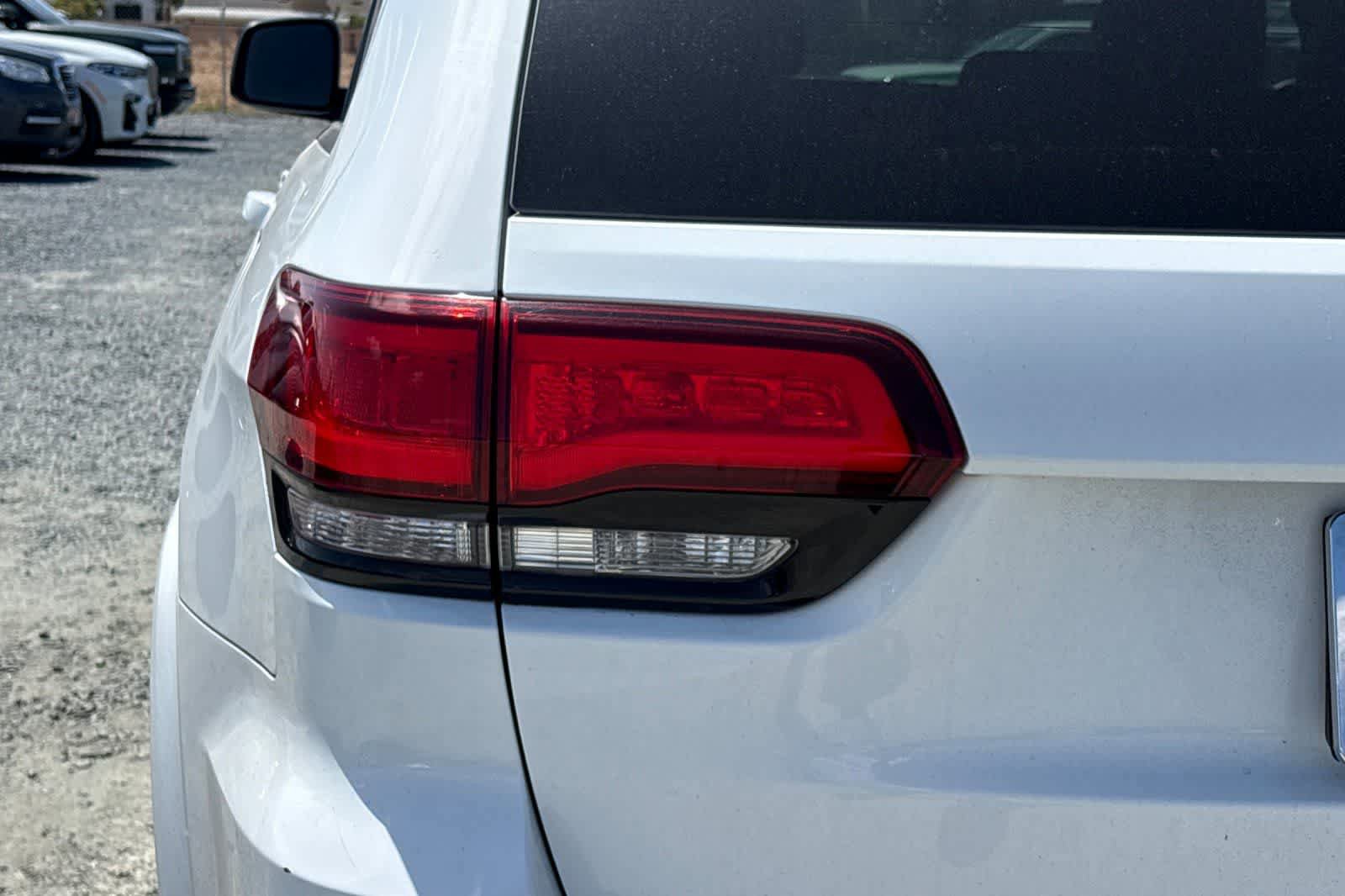 Used 2015 Jeep Grand Cherokee Altitude RWD image 13