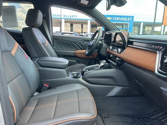 Used 2024 GMC Canyon AT4 w/ Technology Package image 32