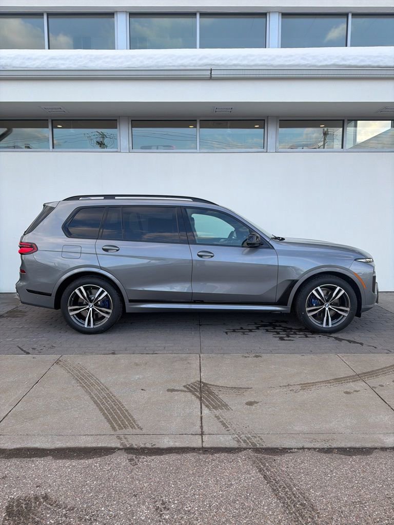 New 2026 BMW X7 M60i image 4
