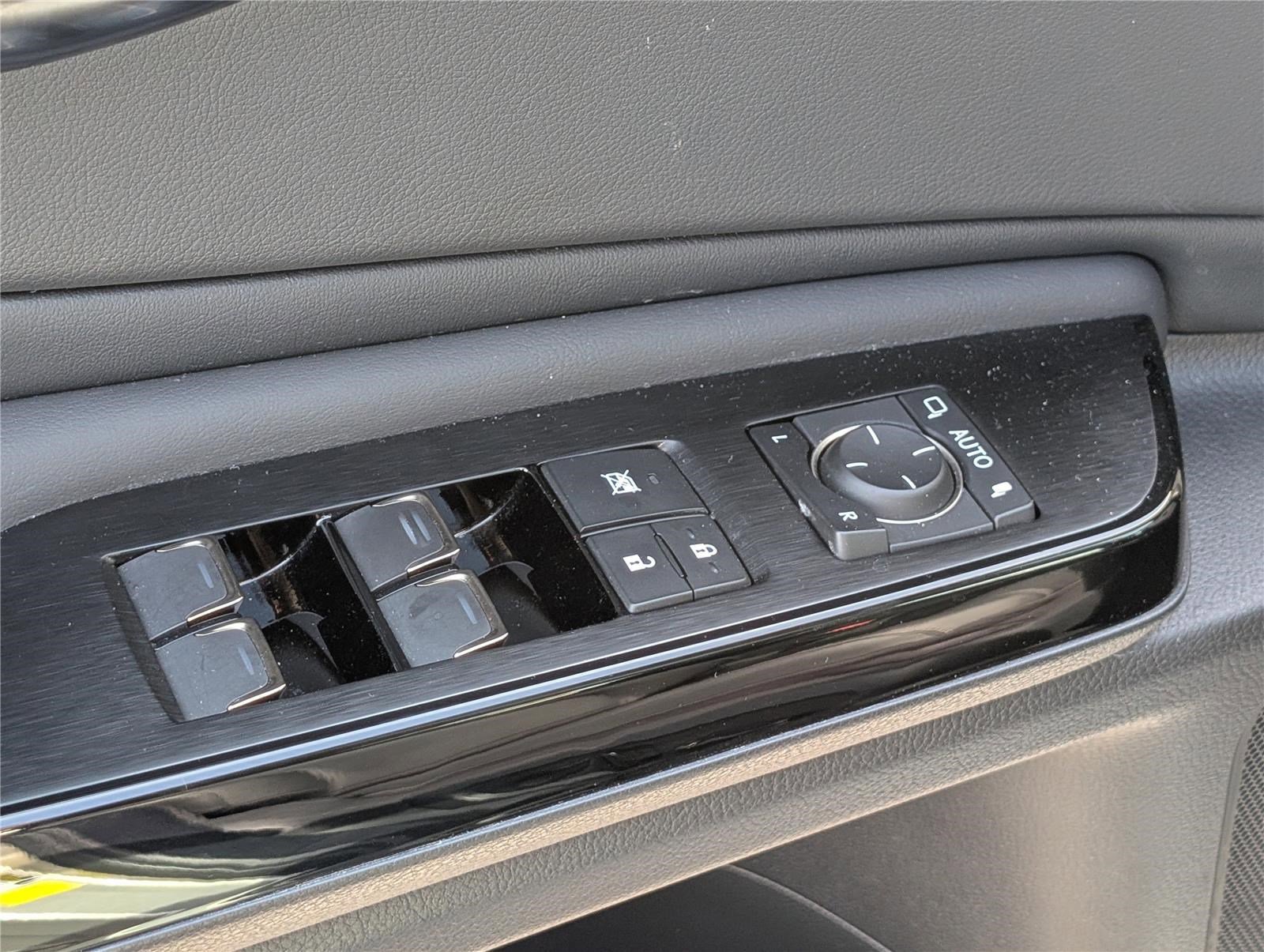 Certified 2025 Lexus ES 300h w/ Premium Package image 20